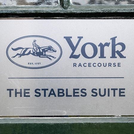 The Stable Suite At York Racecourse Luaran gambar