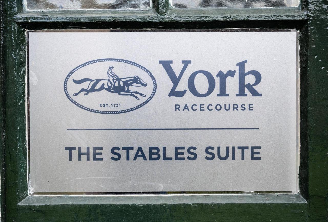 The Stable Suite At York Racecourse Luaran gambar