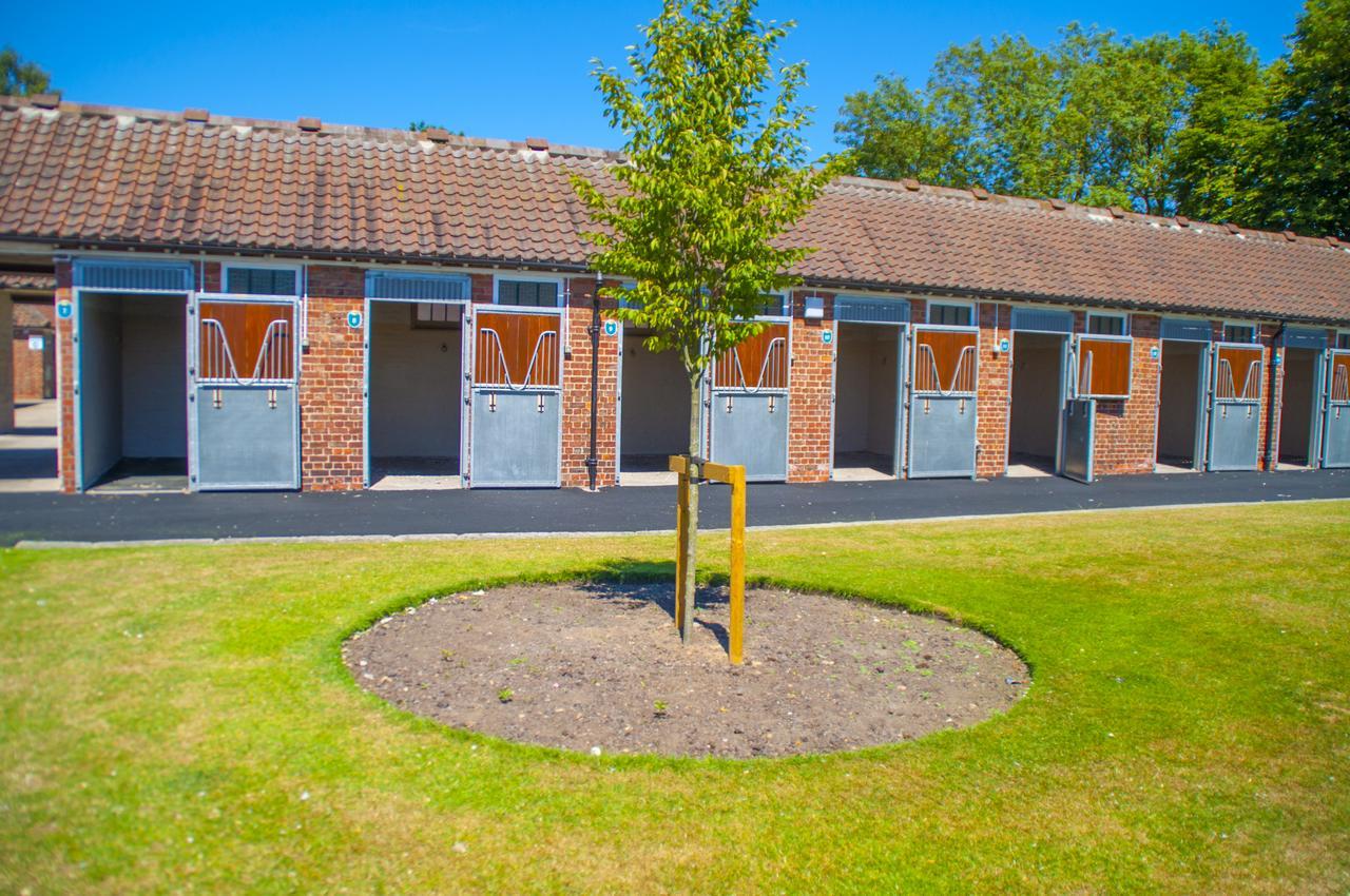 The Stable Suite At York Racecourse Luaran gambar